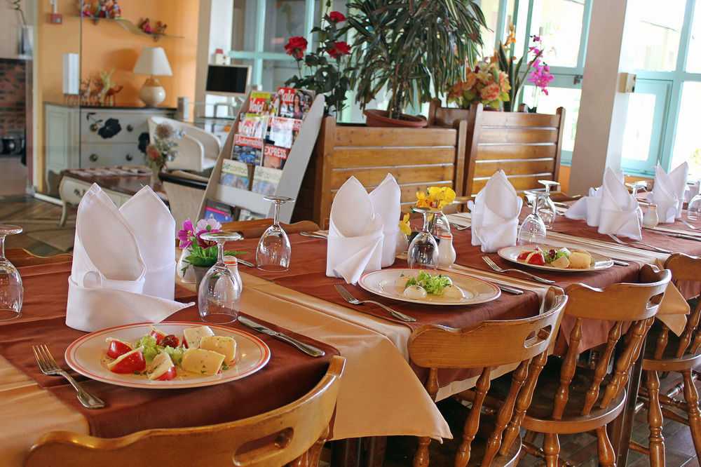Hotel Restaurant Les Jardins D'Épône Exterior foto