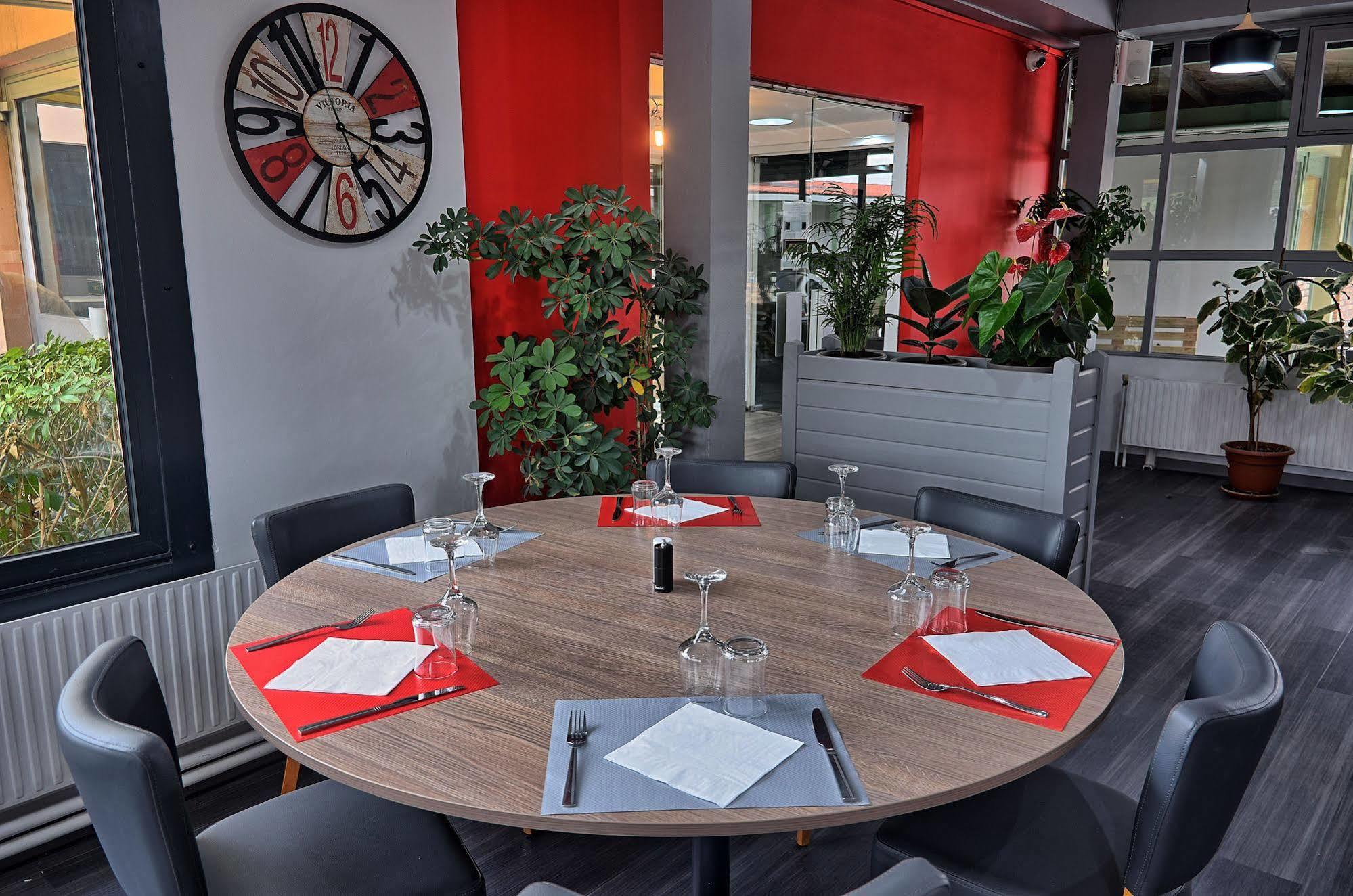 Hotel Restaurant Les Jardins D'Épône Exterior foto